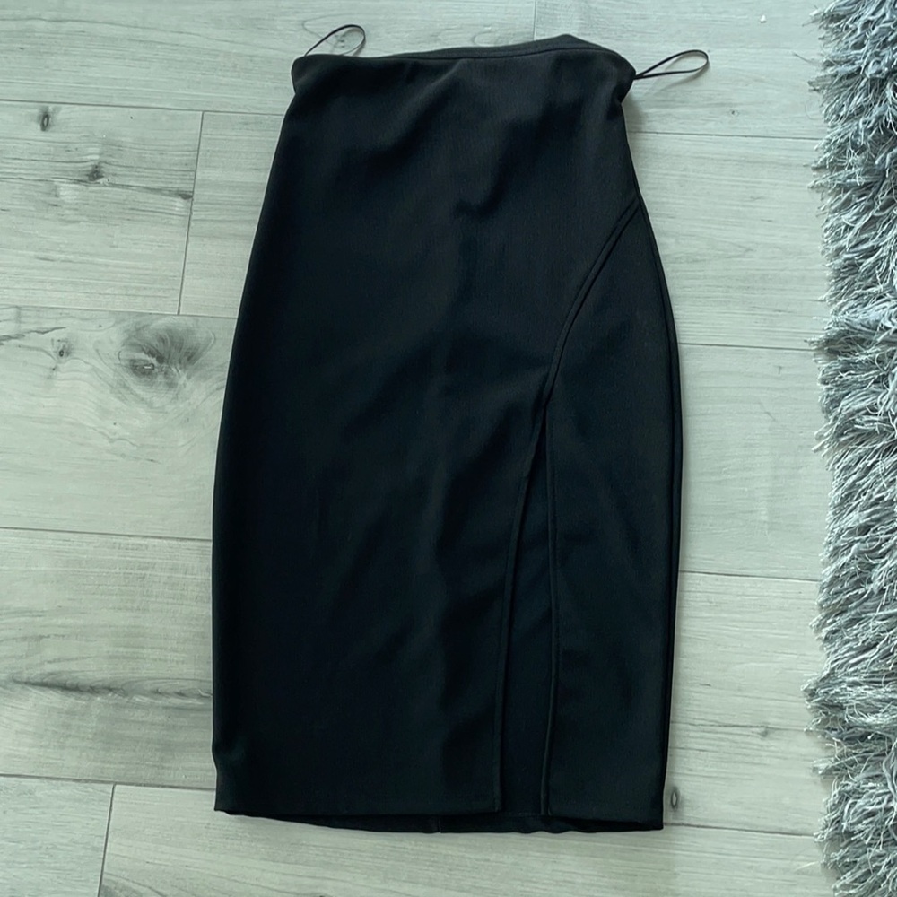 NEVER BEEN WORN midi skirt